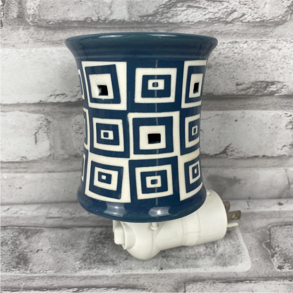 Scentsy Mini Plug In Warmer Wonky Blue & White Square Graphic